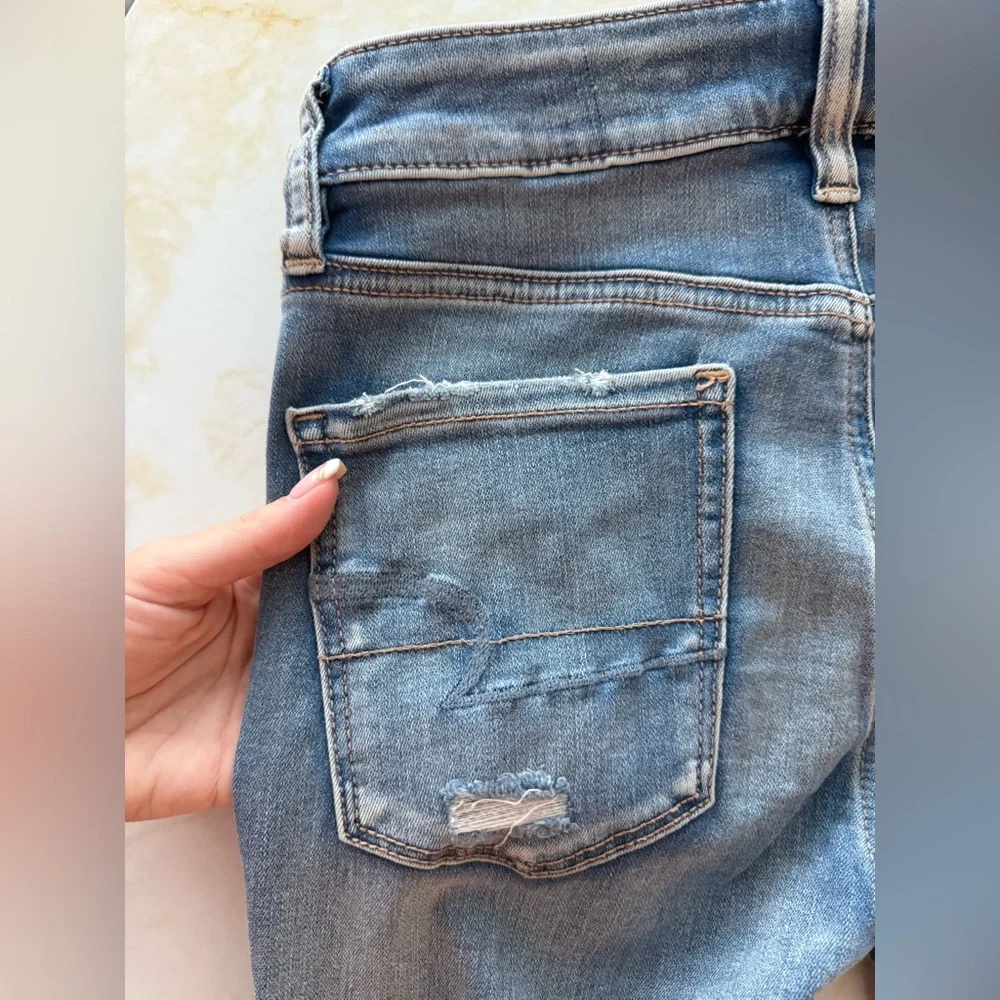 🏷️ 🛍️ NWOT American Eagle High Rise Super Stretch Medium Wash Denim Pants 🏷️ 🛍️ - Picture 8 of 9